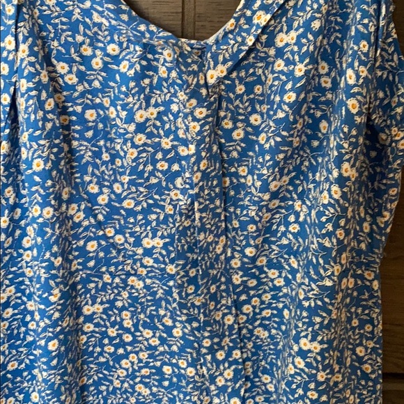 NWOT blue floral dress. Never worn, only tried on - Picture 4 of 8